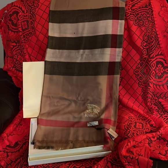 Burberry tan/blk/red scarf 100% cashmere - Picture 6 of 9